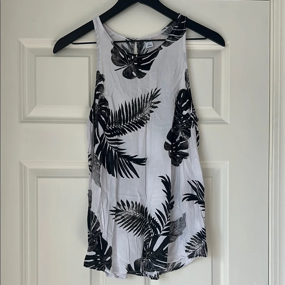 Old Navy Monochrome Leaf Print Top - Picture 1 of 4
